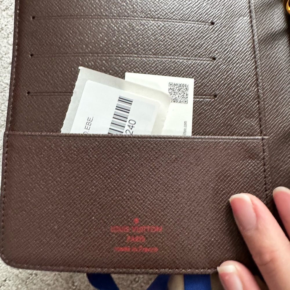 Louis Vuitton Medium Ring Agenda Cover - Picture 5 of 10
